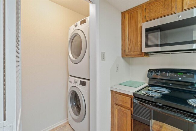 Building Photo - 14777 Wunderlich Dr