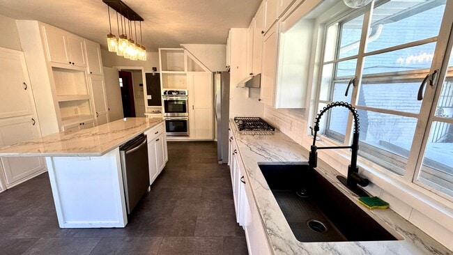 Building Photo - Timeless Two-Story Home with Modern Comfor...