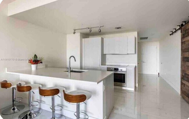 Building Photo - 501 NE 31st St