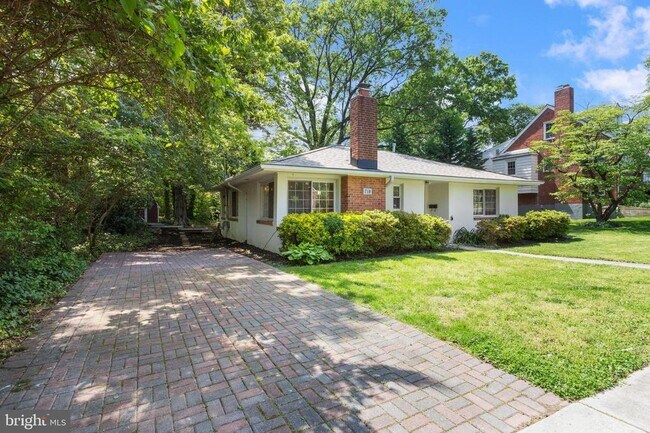 Building Photo - 710 N Buchanan St