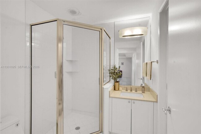 Building Photo - 735 Crandon Blvd