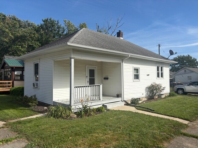 Building Photo - 1102 Dodge Ave