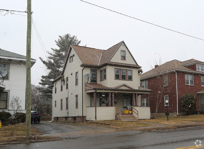 Primary Photo - 463 Main St