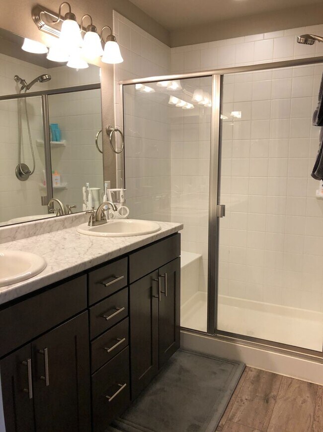 Building Photo - 3bd, 2.5ba 2car West Side Beauty, Built in...