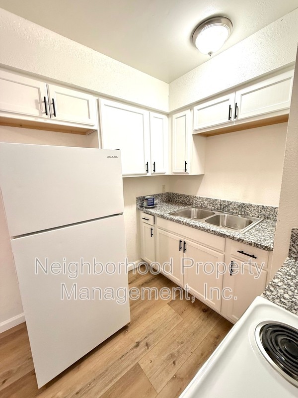 Building Photo - 1429 E Cambridge Ave