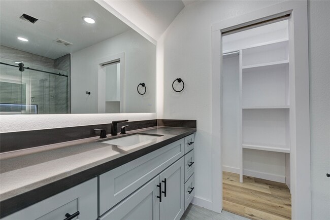 Building Photo - 3223 Cherry Hills Dr