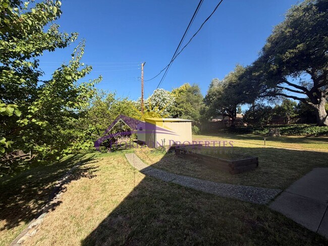 Building Photo - 3 Bed 2.5 Bath 2,027 sqft Fair Oaks Home with bonus office