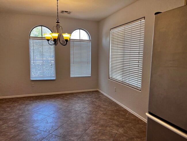 Building Photo - Gilbert 3 Bed and 2 Bath Home