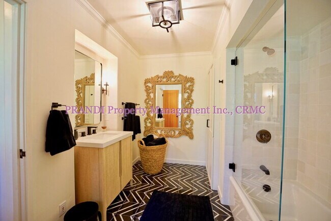 Building Photo - 22 Madrone Ct