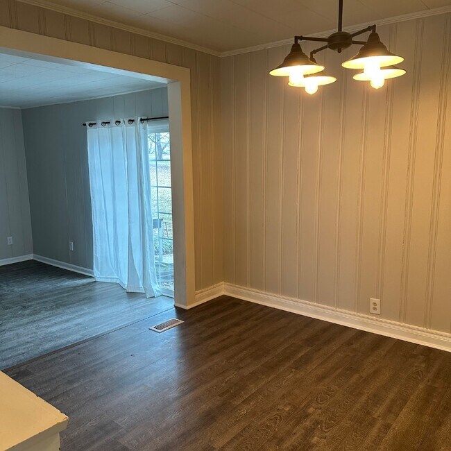 Building Photo - 271 3rd Ave SW