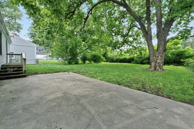 Building Photo - 1420 S Pickwick Ave