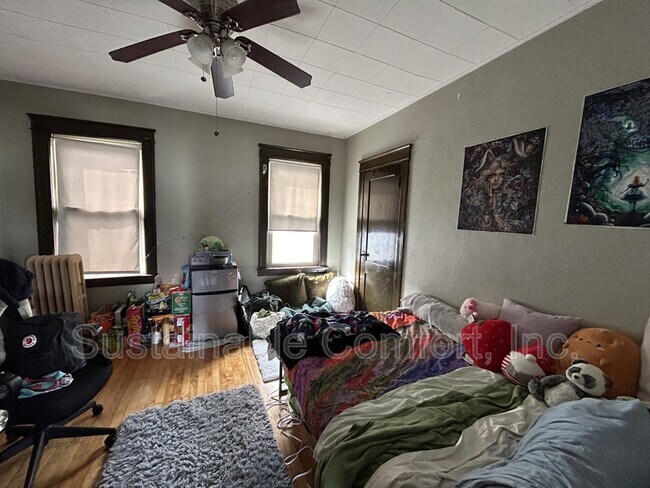 Building Photo - 49 Beaver St