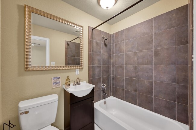 Building Photo - 125 Pine St