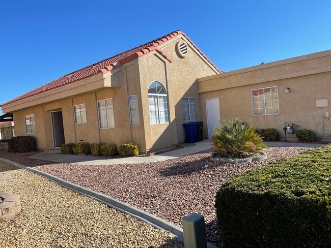 Building Photo - Jess Ranch 55+ Gated Community Apple Valley