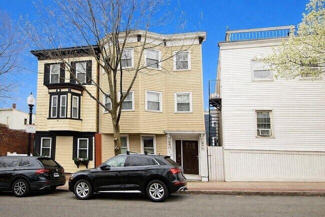 Building Photo - 206 Bunker Hill St