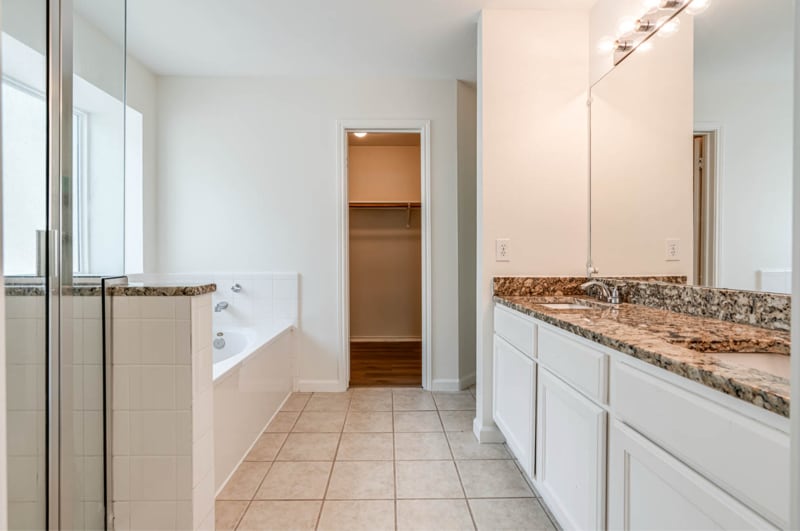 Building Photo - 15718 Knollrun