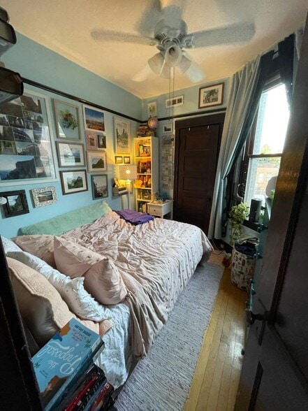 Bedroom - 3733 N Greenview Ave