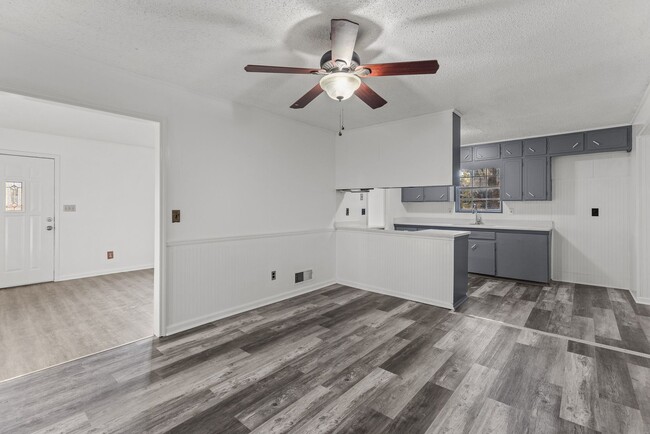 Building Photo - Beautifully Renovated 4 Bedroom 2 Bath Hom...