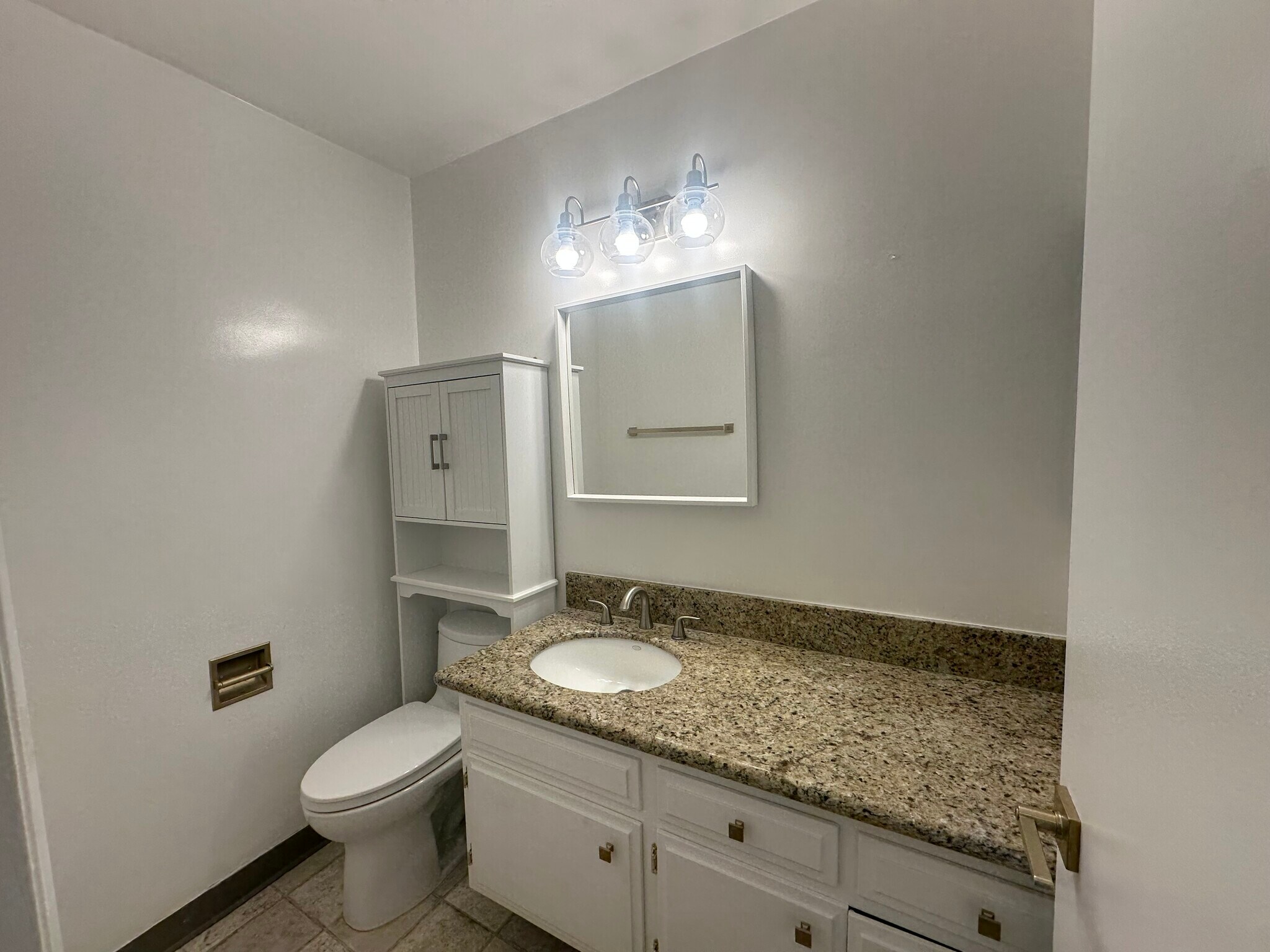 Building Photo - 5950 Buckingham Pky