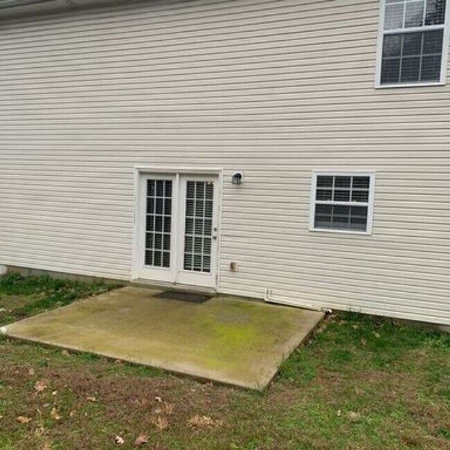 Building Photo - Coming Soon! Nice 3 bedroom house in convenient location