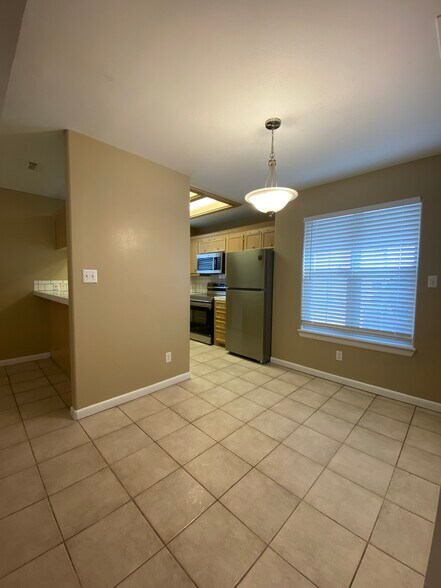 Building Photo - 1209 Swallow Ave