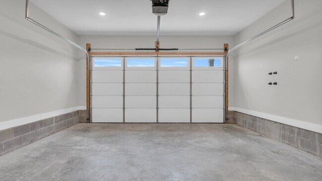 Building Photo - New Build 3 Bed, 2.5 Bath, 2 Car Garage + ...