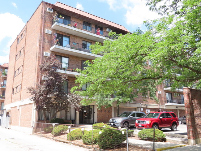 Primary Photo - 2320 N Nordica Ave