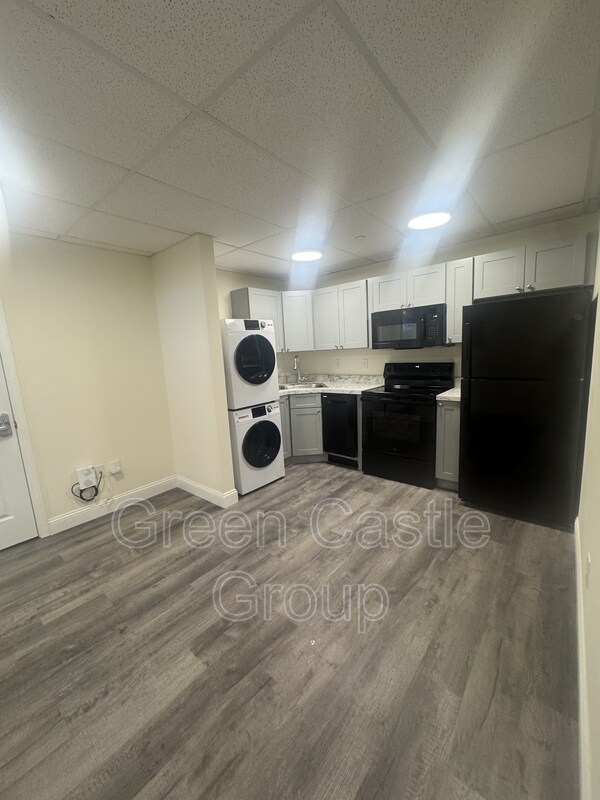 Building Photo - 260 College St