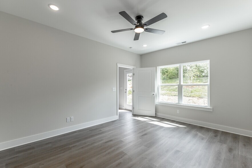 Building Photo - 4688 Heiskell Dr