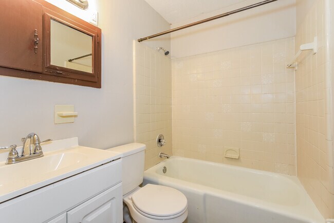 Building Photo - 2512 Elderberry Dr