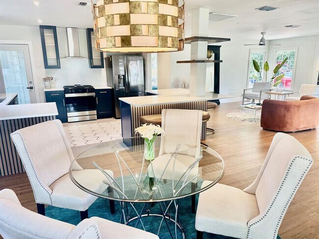 Building Photo - 4406 Airport Blvd