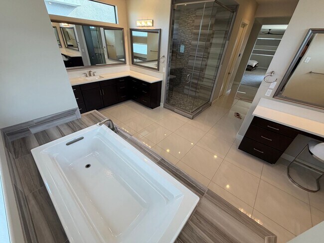Building Photo - 4 Bed, 4.5 Bath Summerlin Home in The Ridges with Resort-Style Backyard