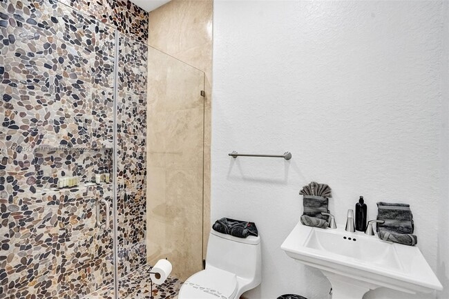 Building Photo - 13751 Pine Meadow Ct