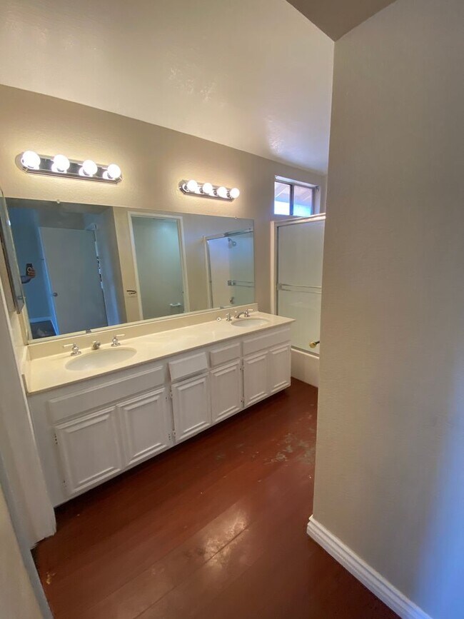 Building Photo - Spacious 3-Bed, 2.5-Bath Home – Limited-Ti...