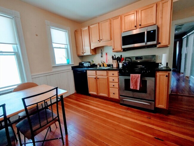 Building Photo - 86 Conwell Ave