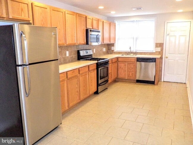 Building Photo - 2312 Moore St