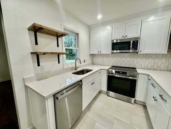 Building Photo - Completely Remodeled Ranch Style Home in the Heart of Downtown Bluffton and no HOA!