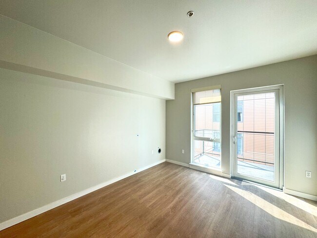 Building Photo - 1085 103rd Ave NE