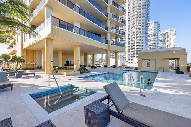 Building Photo - 16275 Collins Ave