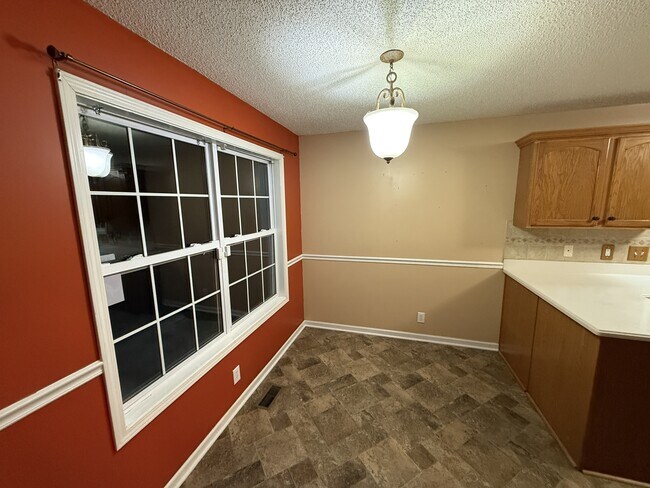 Building Photo - 1512 Barrywood Cir W