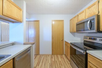 Building Photo - 2BD / 2BA Coon Rapids townhome. Completely renovated!!! Dont miss out!
