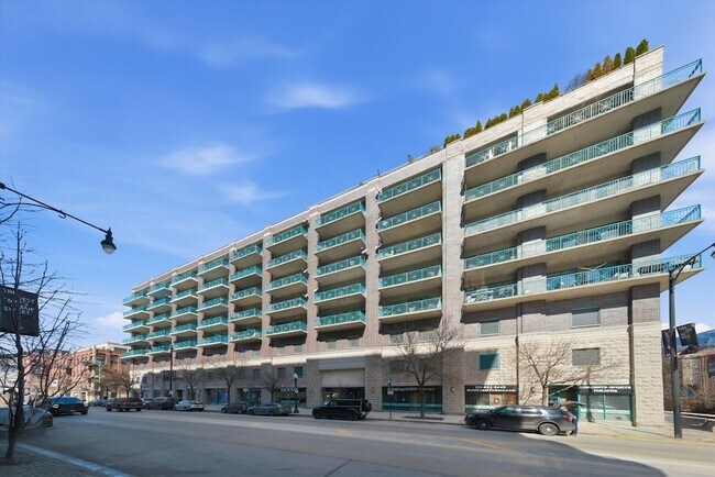 Building Photo - 910 W Madison St