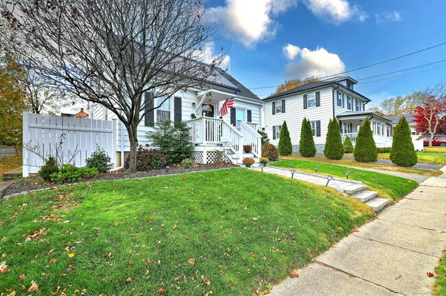 Building Photo - 40 Hazelwood Ave