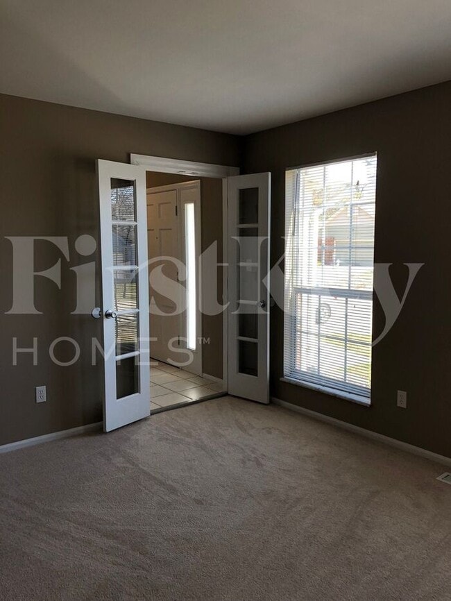Building Photo - 16727 N Fork Ridge Dr