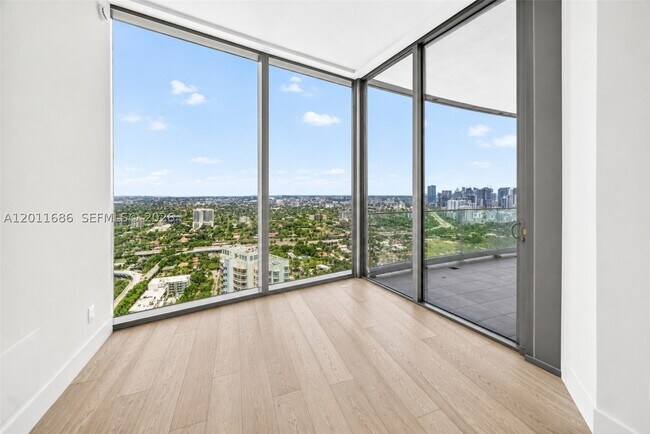 Building Photo - 175-125 3303