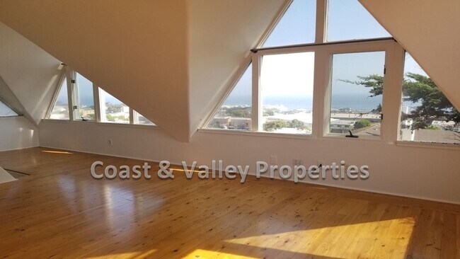 Building Photo - 611 Lantern Ln