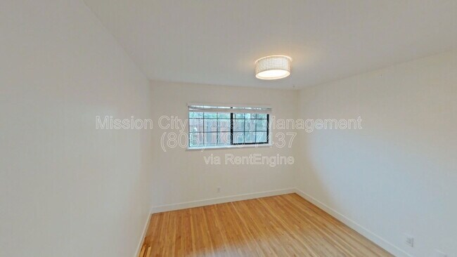 Building Photo - 90 Brandon Dr