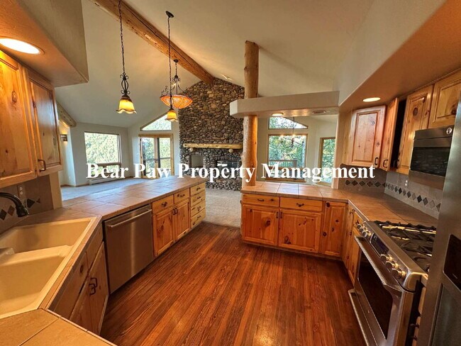 Building Photo - Mountain Retreat!!