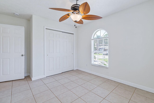 Building Photo - 208 Palm Cir