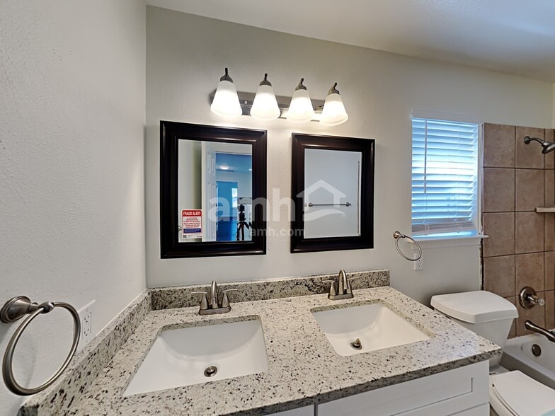 Building Photo - 24827 Crescent Run